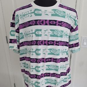 Levi's Men's Purple and Teal Patterned T-Shirt